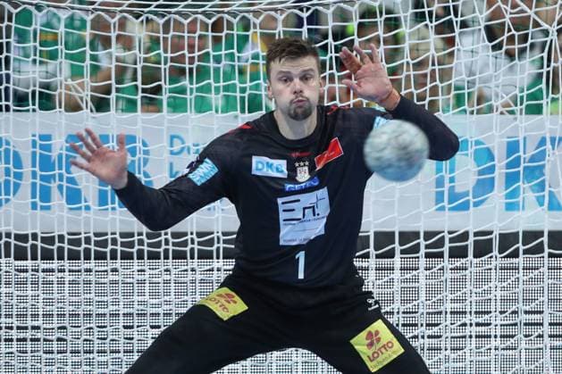 19.10.2025, xtgx, Handball, Daikin HBL, SC DHfK Leipzig - SC Magdeburg v.l. Sergey Hernandez Ferrer (Magdeburg, 1) Parade, haelt den Ball, faengt den Ball, pariert Leipzig