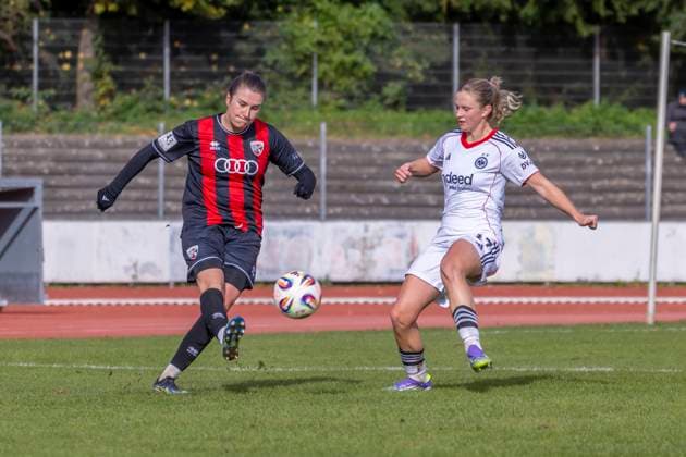 Ingolstadt, Deutschland 19. Oktober 2025: 2. BL - Frauen - 2025 2026 - FC Ingolstadt 04 vs. Eintracht Frankfurt II Im Bild: v. li. im Zweikampf Anna-Lena Fritz (FCI) und Marie Kleemann (Frankfurt II) Audi Sportpark Bayern Copyright: xFotostandx xSchäferx