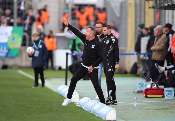 Fussball, Herren, 3.Liga, Saison 2025 2026, TSV 1860 München - MSV Duisburg, Grünwalder Stadion Markus Kauczinski, Trainer (TSV 1860 München) an der Seitenlinie aufgebracht