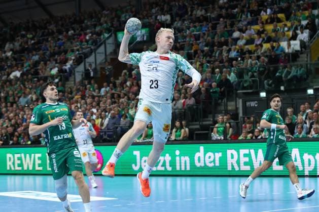 19.10.2025, xtgx, Handball, Daikin HBL, SC DHfK Leipzig - SC Magdeburg v.l. Magnus Saugstrup (Magdeburg, 23) wirft Tor, Torschuetze, erzielt Tor, Treffer, scores the goal Leipzig