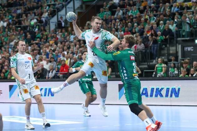 19.10.2025, xtgx, Handball, Daikin HBL, SC DHfK Leipzig - SC Magdeburg v.l. Lukas Mertens (Magdeburg, 22) wirft Tor, Torschuetze, erzielt Tor, Treffer, scores the goal Leipzig