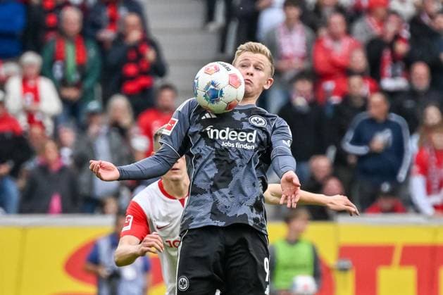 Jonathan Burkardt (Eintracht Frankfurt, 09) bei der Ballannahme. GER, SC Freiburg - Eintracht Frankfurt, Fussball, Bundesliga, 7. Spieltag, Saison 2025 2026, 19.10.2025 DFL DFB REGULATIONS PROHIBIT ANY USE OF PHOTOGRAPHS AS IMAGE SEQUENCES AND OR QUASI-VIDEO GER, SC Freiburg - Eintracht Frankfurt, Fussball, Bundesliga, 7. Spieltag, Saison 2025 2026, 19.10.2025 Freiburg Copyright: xEibner-Pressefoto ThomasxHessx EP_THS