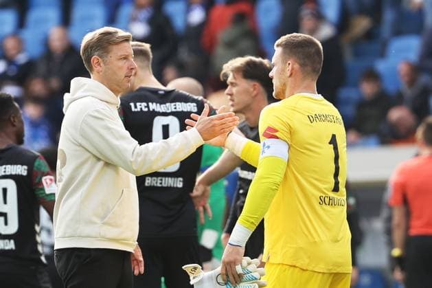 19.10.2025, xtvx, Fussball 2.Bundesliga, SV Darmstadt 98 - 1.FC Magdeburg v.l. nach dem Spiel, after the match Trainer Florian Kohfeldt (SV Darmstadt 98) Torwart Marcel Schuhen (SV Darmstadt 98) (DFL DFB REGULATIONS PROHIBIT ANY USE OF PHOTOGRAPHS as IMAGE SEQUENCES and or QUASI-VIDEO) Darmstadt