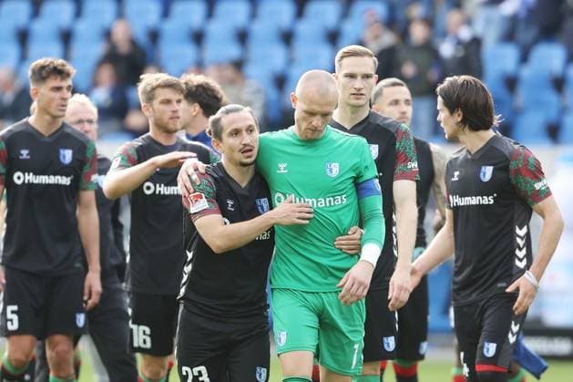 19.10.2025, xtvx, Fussball 2.Bundesliga, SV Darmstadt 98 - 1.FC Magdeburg v.l. nach dem Spiel, after the match Baris Atik (1. FC Magdeburg) Torwart Dominik Reimann (1. FC Magdeburg) (DFL DFB REGULATIONS PROHIBIT ANY USE OF PHOTOGRAPHS as IMAGE SEQUENCES and or QUASI-VIDEO) Darmstadt