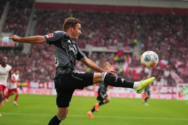 1. Bundesliga: SC Freiburg vs Eintracht Frankfurt, 19.10.2025 Mario Götze (Eintracht Frankfurt, 27) 1. Bundesliga: SC Freiburg vs Eintracht Frankfurt, Europa-Park-Stadion, 19.10.2025 DFB DFL REGULATIONS PROHIBIT ANY USE OF PHOTOGRAPHS AS IMAGE SEQUENCES AND OR QUASI-VIDEO. Copyright: xBEAUTIFULxSPORTS Boscox
