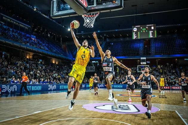 Basketball Berlin 19.10.2025 Saison 2025 2026 BBL Pokal Achtelfinale Alba Berlin - ratiopharm ulm Malte Delow (Alba Berlin, No.06) Nelson Weidemann (Ulm, No.00)