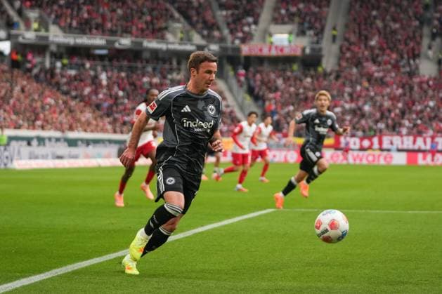 1. Bundesliga: SC Freiburg vs Eintracht Frankfurt, 19.10.2025 Mario Götze (Eintracht Frankfurt, 27) 1. Bundesliga: SC Freiburg vs Eintracht Frankfurt, Europa-Park-Stadion, 19.10.2025 DFB DFL REGULATIONS PROHIBIT ANY USE OF PHOTOGRAPHS AS IMAGE SEQUENCES AND OR QUASI-VIDEO. Copyright: xBEAUTIFULxSPORTS Boscox