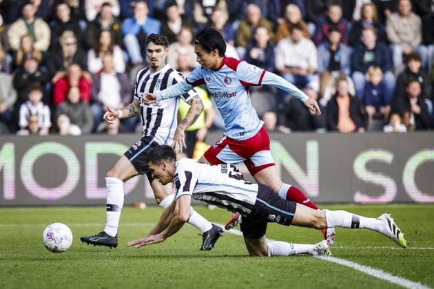 ALMELO - (L-R) Ivan Mesik of Heracles Almelo, Alec Van Hoorenbeeck of Heracles Almelo, and Ayase Ueda of Feyenoord during the Dutch Eredivisie match between Heracles Almelo and Feyenoord at the Erve Asito Stadium on October 19, 2025, in Almelo, Netherlands. ANP VINCENT JANNINK Eredivisie 2025-2026 xVIxANPxSportx xxANPxIVx 539679939 originalFilename: 539679939.jpg