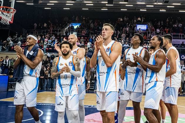 Rostock, Deutschland 19. Oktober 2025: 1.BBL - 2025 2026 - Rostock Seawolves vs. Science City Jena Im Bild: Die Mannschaft von Jena bedankt sich bei den Fans Copyright: xFotostandx xVoelkerx