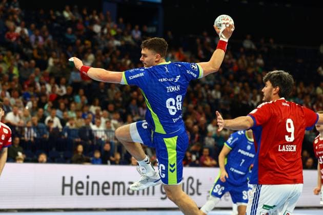 Handball I Herren I Saison 2025 2026 I Bundesliga I 9. Spieltag I HSV Hamburg - VFL Gummersbach I 19.10.2025 Stephan Zeman (66, VFL Gummersbach) Hamburg Barclaycard Arena Hamburg Deutschland Copyright: xLobeca RalfxHomburgx