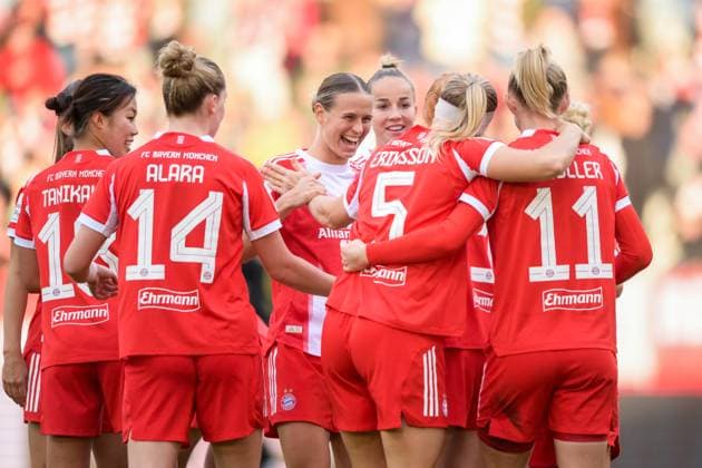 Fußball, Google Pixel Frauen Bundesliga, 20251019, FC Bayern München - 1. FC Köln. Im Bild Torjubel bejubelt Jubel Tor 2:1. München FC Bayern Campus Bayern Deutschland Copyright: Passion2Press MarkusxFischerx