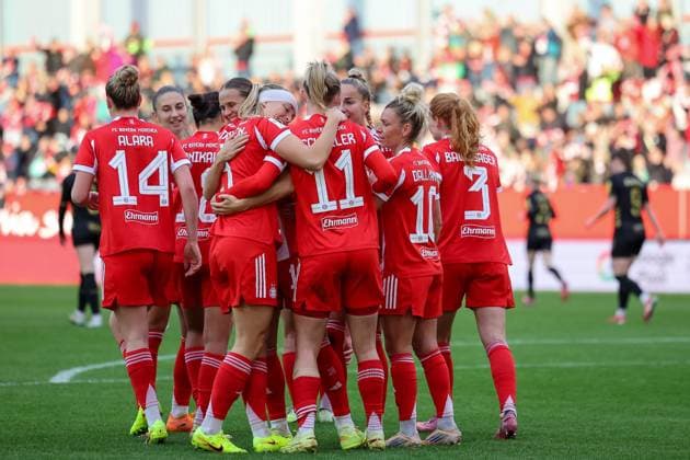 Jubel zum Tor zum 2:1 durch Magdalena Eriksson (FC Bayern Muenchen, 05), GER, FC Bayern Muenchen vs. 1. FC Koeln, Fussball, Google Pixel Frauen-Bundesliga, 7. Spieltag, Saison 2025 2026, 19.10.2025, DFL DFB REGULATIONS PROHIBIT ANY USE OF PHOTOGRAPHS as IMAGE SEQUENCES and or QUASI-VIDEO, GER, FC Bayern Muenchen vs. 1. FC Koeln, Fussball, Google Pixel Frauen-Bundesliga, 7. Spieltag, Saison 2025 2026, 19.10.2025 Muenchen Copyright: xEibner-Pressefoto JennixMaulx EP_JML