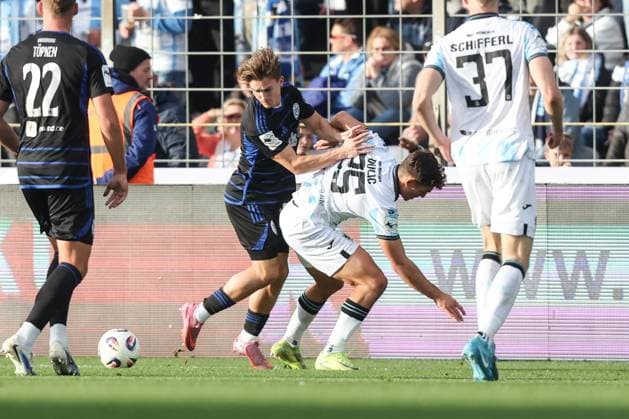 Fussball, 3.Liga Saison 2025 2026 11.Spieltag TSV 1860 München - MSV Duisburg 19.10.2025, Stadion an der Grünwalder Str. Patrick Sussek (MSV Duisburg, 37) Sean Dulic (München) München Städt. Stadion an der Grünwalder Str. Bayern Deutschland