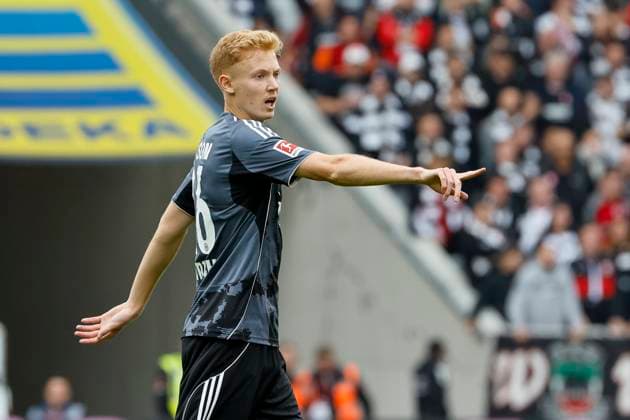 Hugo Larsson (Eintracht Frankfurt, 16) , Deutschland, Fussball, 1. Bundesliga, 7.Spieltag, 2025 2026, SC Freiburg vs. Eintracht Frankfurt, 19.10.2025, Europa-Park Stadion, Freiburg im Breisgau, Deutschland Freiburg im Breisgau Europa-Park Stadion Baden-Württemberg Deutschland Copyright: xGrantxHubbsx