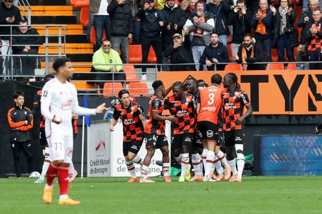 FC Lorient v Stade Brestois 29 - Ligue 1 McDonald s 2025 2026 06 Laurent ABERGEL (fcl) - 17 Jean Victor MAKENGO (fcl) - 09 Mohamed BAMBA (fcl) during the Ligue 1 McDonald s match between Lorient and Brest at Stade du Moustoir on October 19, 2025 in Lorient, France. Lorient France  Copyright: xFEPx 776348157