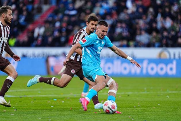 Torschuss Torchance Tim Lemperle (TSG 1899 Hoffenheim, 19) GER, FC St. Pauli vs. TSG 1899 Hoffenheim, Fussball, 1. Bundesliga, Spieltag 7, Saison 2025 2026, 19.10.2025 DFL REGULATIONS PROHIBIT ANY USE OF PHOTOGRAPHS AS IMAGE SEQUENCES AND OR QUASI-VIDEO GER, FC St. Pauli vs. TSG 1899 Hoffenheim, Fussball, 1. Bundesliga, Spieltag 7, Saison 2025 2026, 19.10.2025 Hamburg Copyright: xEibner-Pressefoto MarcelxvonxFehrnx EP_MFN