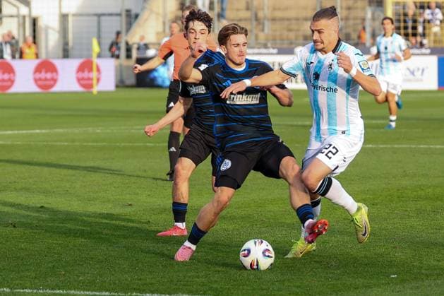 Foul von Patrick Sussek 37 (MSV Duisburg) an Sigurd Haugen 22 (TSV 1860 Muenchen), TSV 1860 Muenchen vs. MSV Duisburg, DFL, Dritte Liga, Saison 2025 2026, Stadion an der Gruenwalder Strasse, Hinrunde, 11. Spieltag, 19.10.2025 DFB regulations prohibit any use of photographs as image sequences and or quasi-video Muenchen Bayern Deutschland