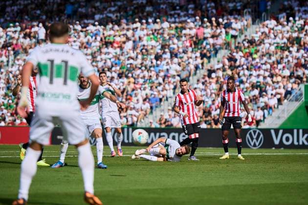 October 19, 2025, Elche, Alicante, Spain: Marc Aguado of Elche CF reacts during the Spanish League, LaLiga EA Sports, football match played between Elche CF and Athletic Club Bilbao at Estadio Manuel Martinez Valero on October 19, 2025 in Elche, Alicante, Spain. Elche Spain - ZUMAa181 20251019_zaa_a181_067 Copyright: xFranciscoxMaciax