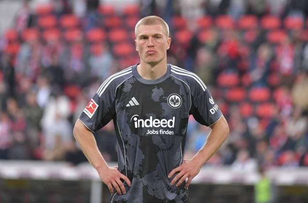19.10.2025, xblx, Fussball 1.Bundesliga, SC Freiburg - Eintracht Frankfurt v.l. Rasmus Kristensen (Eintracht Frankfurt), enttaeuscht, enttaeuscht schauend, dissapointed, Enttäuschung, Enttaeuschung (DFL DFB REGULATIONS PROHIBIT ANY USE OF PHOTOGRAPHS as IMAGE SEQUENCES and or QUASI-VIDEO) Freiburg
