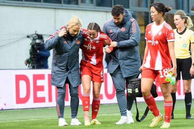 Injured Tuva Hansen (6 FC Bayern Munich) limping off the pitch during the Google Pixel Frauen-Bundesliga match between FC Bayern Munich and 1.FC Cologne at FC Bayern Campus Munich, Germany. Copyright: xSvenxBeyrich SPPx Sportspressphoto_SPR45029