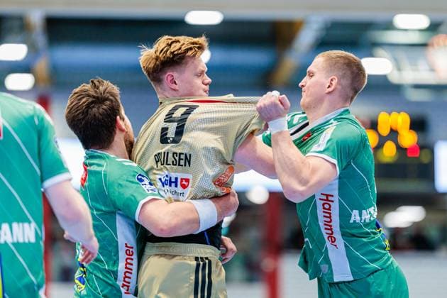 v.l. Ian Weber (GWD Minden, 13), Vilhelm Poulsen (TSV Hannover-Burgdorf, 09). Karolis Antanavicius (GWD Minden, 08) GER, GWD Minden vs. TSV Hannover-Burgdorf, Handball, 1. Bundesliga, 9. Spieltag, Spielzeit 2025 2026, 19.10.2025 GER, GWD Minden vs. TSV Hannover-Burgdorf, Handball, 1. Bundesliga, 9. Spieltag, Spielzeit 2025 2026, 19.10.2025 Luebbecke Copyright: xEibner-Pressefoto JanxRollingerx EP_JSK