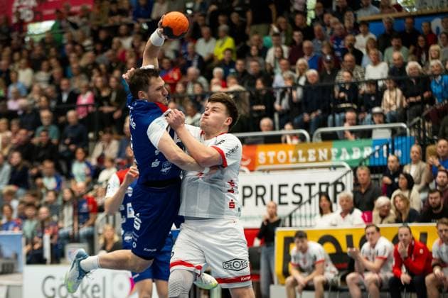 Merlin Fuss (HBW Balingen Weilstetten, 13) beim Wurf HBW Balingen Weilstetten vs. TuS Ferndorf, Handball, 2. Bundesliga, 8. Spieltag, Saison 2025 2026, 19.10.2025 Eibner-Pressefoto Andreas Ulmer HBW Balingen Weilstetten vs. TuS Ferndorf, Handball, 2. Bundesliga, 8. Spieltag, Saison 2025 2026, 19.10.2025 Balingen Copyright: xEibner-Pressefoto AndreasxUlmerx EP_AUR