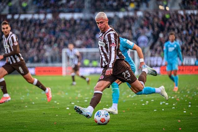 Fußball I Herren I Saison 2025-2026 I Bundesliga I 7. Spieltag I FC St. Pauli - TSG 1899 Hoffenheim I 19.10.2025 Louis Oppie (23, FC St. Pauli) Hamburg Millerntor-Stadion Hamburg Deutschland Copyright: xLobecax xHenningxRohlfsx
