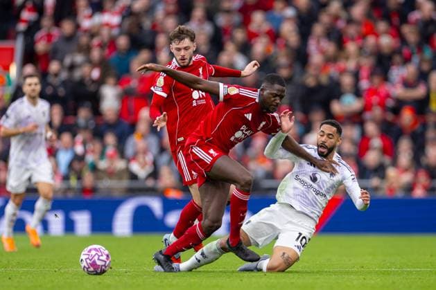 Football - FA Premier League - Liverpool FC v Manchester United, ManU FC LIVERPOOL, ENGLAND - Sunday, October 19, 2025: Liverpool s Ibrahima KonatÃ is challenged by Manchester United s Matheus Cunha (R) during the FA Premier League match between Liverpool FC and Manchester United FC at Anfield. (Photo by David Rawcliffe Propaganda) LIVERPOOL Anfield MERSEYSIDE ENGLAND  Copyright: xDavidxRawcliffex P2025-10-19-Liverpool_Man_Utd-36