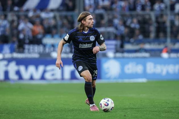 Fussball, 3.Liga Saison 2025 2026 11.Spieltag TSV 1860 München - MSV Duisburg 19.10.2025, Stadion an der Grünwalder Str. Joshua Bitter (MSV Duisburg, 29) München Städt. Stadion an der Grünwalder Str. Bayern Deutschland
