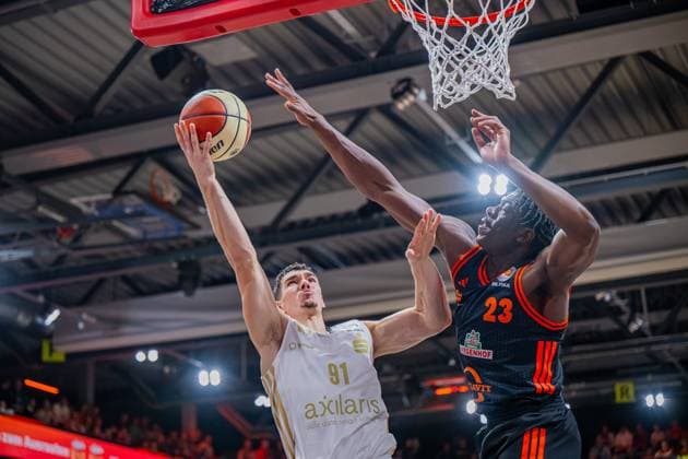 1. Basketball Bundesliga, easyCredit BBL, Saison 2025 2026, Herren, Pokal. Achtelfinale, 19.10.2025, RASTA Vechta - NINERS Chemnitz Yordan Minchev ( 91 - NINERS Chemnitz) beim Korbleger Vechta RASTA Dome Niedersachsen Deutschland