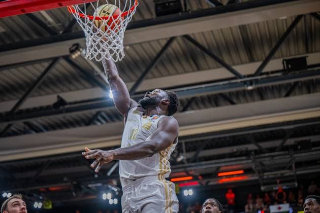 1. Basketball Bundesliga, easyCredit BBL, Saison 2025 2026, Herren, Pokal. Achtelfinale, 19.10.2025, RASTA Vechta - NINERS Chemnitz Amadou Sow ( 12 - NINERS Chemnitz) beim Korbleger Vechta RASTA Dome Niedersachsen Deutschland
