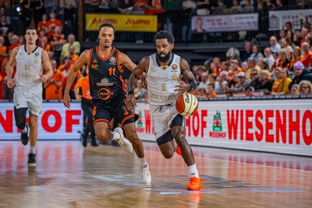 1. Basketball Bundesliga, easyCredit BBL, Saison 2025 2026, Herren, Pokal. Achtelfinale, 19.10.2025, RASTA Vechta - NINERS Chemnitz Corey Davis ( 5 - NINERS Chemnitz) in Aktion Vechta RASTA Dome Niedersachsen Deutschland