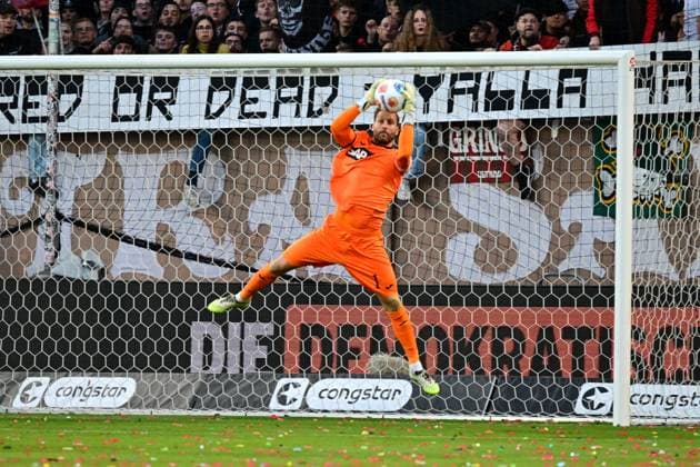 Fussball I Herren I 1. Bundesliga l FC St. Pauli - TSG Hoffenheim I 07. Spieltag I Saison 2025-2026 I St. Pauli I 19.10.2025 I Baumann Oliver (TSG Hoffenheim) , Sportplatz : Millerntor Stadion, St.Pauli Hamburg Deutschland