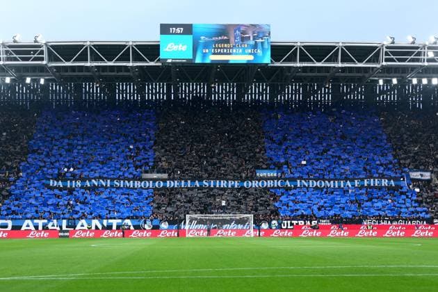 October 19, 2025, Bergamo, Lombardia: Atalanta s supporters during the Italian Serie A soccer match Atalanta BC vs SS Lazio at New Balance Arena in Bergamo, Italy, 19 october 2025..ANSA MICHELE MARAVIGLIA. Soccer: Serie A; Atalanta-Lazio  - ZUMAa110 20251019_zaf_a110_039 Copyright: xMichelexMaravigliax
