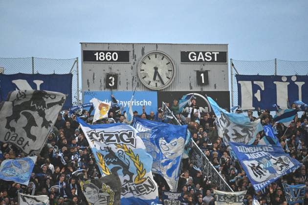 Anzeigetafel mit Endergebnis im Fanblock der Loewen. Fussball 3.Liga,11.Spieltag, Saison 2025 26 TSV 1860 Muenchen -MSV Duisburg 3-1, am 19.10.2025 GRUENWALDER STADION. Â