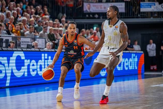 1. Basketball Bundesliga, easyCredit BBL, Saison 2025 2026, Herren, Pokal. Achtelfinale, 19.10.2025, RASTA Vechta - NINERS Chemnitz Alonzo Verge ( 11 - RASTA Vechta) in Aktion Vechta RASTA Dome Niedersachsen Deutschland
