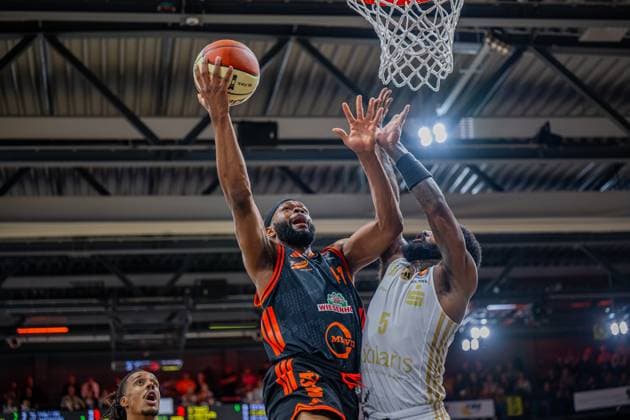 1. Basketball Bundesliga, easyCredit BBL, Saison 2025 2026, Herren, Pokal. Achtelfinale, 19.10.2025, RASTA Vechta - NINERS Chemnitz Lloyd Pandi ( 41 - RASTA Vechta) beim Korbleger Vechta RASTA Dome Niedersachsen Deutschland