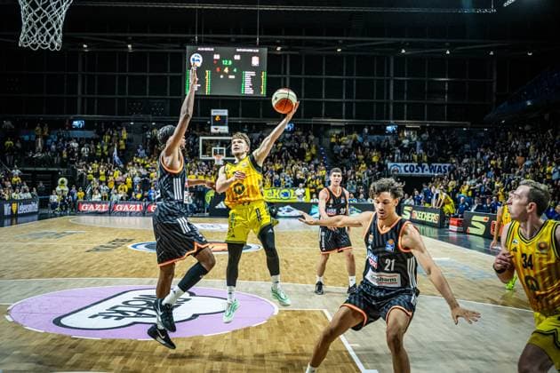 Basketball Berlin 19.10.2025 Saison 2025 2026 BBL Pokal Achtelfinale Alba Berlin - ratiopharm ulm bennet Hundt (Alba Berlin, No.33)