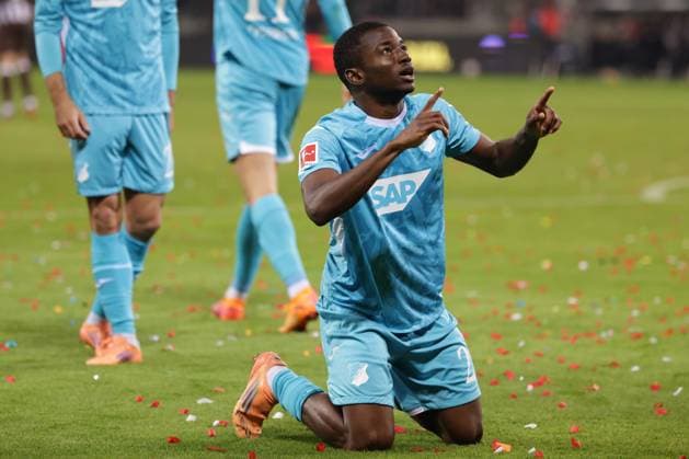 GER, Hamburg, Fussball, DFL, FC St. Pauli vs TSG 1899 Hoffenheim , im Millerntor Stadion , 19.10.2025 , v.l. Bazoumana Toure (TSG 1899 Hoffenheim, 29) macht das 0:1 fuer TSG 1899 Hoffenheim DFL regulations prohibit any use of photographs as image sequences and or quasi-video. Copyright: HMBxMedia FernandoxSoares