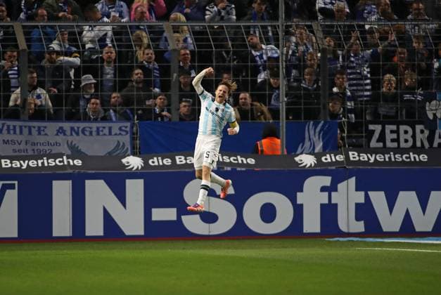 Fussball, Herren, 3.Liga, Saison 2025 2026, TSV 1860 München - MSV Duisburg, Grünwalder Stadion 3:1 durch Thore Jacobsen (TSV 1860 München) , Tor, Torjubel, Jubelsprung