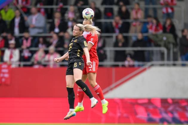 Fußball, Google Pixel Frauen Bundesliga, 20251019, FC Bayern München - 1. FC Köln. Im Bild v.l. Sandra Maria JESSEN (Köln, 6), Magdalena ERIKSSON (Bayern, 5) Kopfballduell. München FC Bayern Campus Bayern Deutschland Copyright: Passion2Press MarkusxFischerx