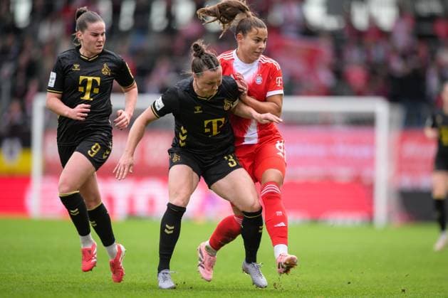 Fußball, Google Pixel Frauen Bundesliga, 20251019, FC Bayern München - 1. FC Köln. Im Bild v.l. Adriana ACHCINSKA (Köln, 9), Marina HEGERING (Köln, 33), Lena OBERDORF (Bayern, 8). München FC Bayern Campus Bayern Deutschland Copyright: Passion2Press MarkusxFischerx