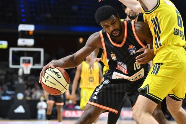Malik Osborne (Ratiopharm Ulm, 10) GER, Alba Berlin gegen Ratiopharm Ulm, Basketball, BBL Pokal, Saison 2025 2026, Achtelfinale, 19.10.2025 GER, Alba Berlin gegen Ratiopharm Ulm, Basketball, BBL Pokal, Saison 2025 2026, Achtelfinale, 19.10.2025 Berlin Copyright: xEibner-Pressefoto RyanxSleimanx EP_RSN