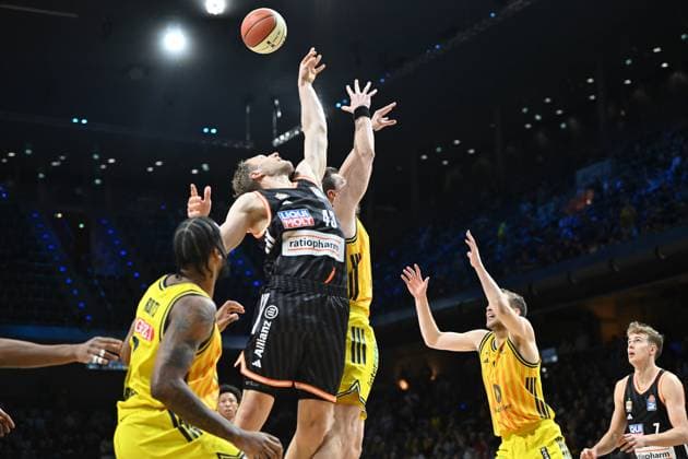 GER, Alba Berlin gegen Ratiopharm Ulm, Basketball, BBL Pokal, Saison 2025 2026, Achtelfinale, 19.10.2025 GER, Alba Berlin gegen Ratiopharm Ulm, Basketball, BBL Pokal, Saison 2025 2026, Achtelfinale, 19.10.2025 Berlin Copyright: xEibner-Pressefoto RyanxSleimanx EP_RSN