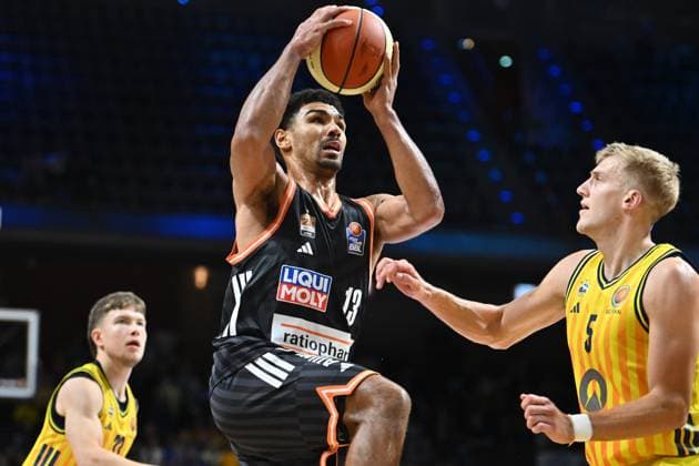 Mark Smith (Ratiopharm Ulm, 13) GER, Alba Berlin gegen Ratiopharm Ulm, Basketball, BBL Pokal, Saison 2025 2026, Achtelfinale, 19.10.2025 GER, Alba Berlin gegen Ratiopharm Ulm, Basketball, BBL Pokal, Saison 2025 2026, Achtelfinale, 19.10.2025 Berlin Copyright: xEibner-Pressefoto RyanxSleimanx EP_RSN