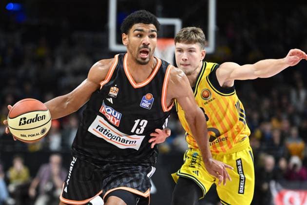 Mark Smith (Ratiopharm Ulm, 13) GER, Alba Berlin gegen Ratiopharm Ulm, Basketball, BBL Pokal, Saison 2025 2026, Achtelfinale, 19.10.2025 GER, Alba Berlin gegen Ratiopharm Ulm, Basketball, BBL Pokal, Saison 2025 2026, Achtelfinale, 19.10.2025 Berlin Copyright: xEibner-Pressefoto RyanxSleimanx EP_RSN