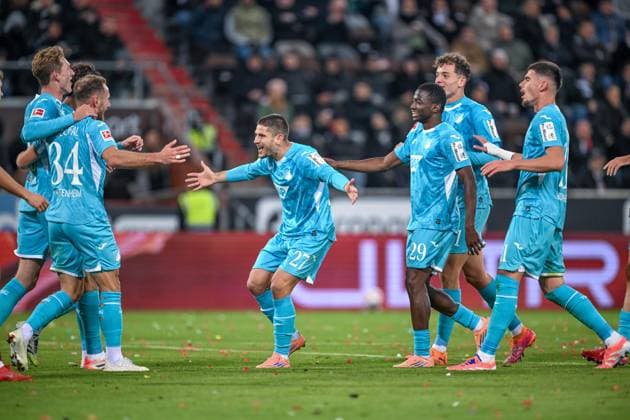 Fußball - 1. Bundesliga - FC St. Pauli - TSG Hoffenheim am 19.10.2025 im Millerntor-Stadion in Hamburg Jubel, Torjubel, Torschuetze, Torschütze Bazoumana Toure (Hoffenheim) jubelt nach seinem Tor zum 0:2 mit Bazoumana Toure (Hoffenheim)