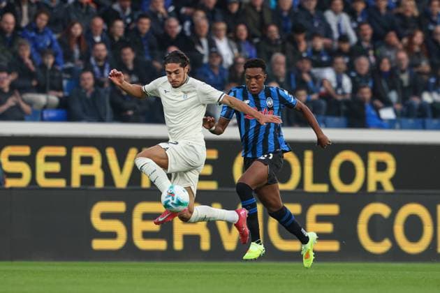 Lazio™s Matteo Cancellieri Atalanta s Honest Ahanor during the Serie A soccer match between Atalanta B.C. and S.S. Lazio at the New Balance Stadium in Bergamo, Italy - Sunday, October 19, 2025. - Soccer .  Copyright: xStefanoxNicoli LaPressex