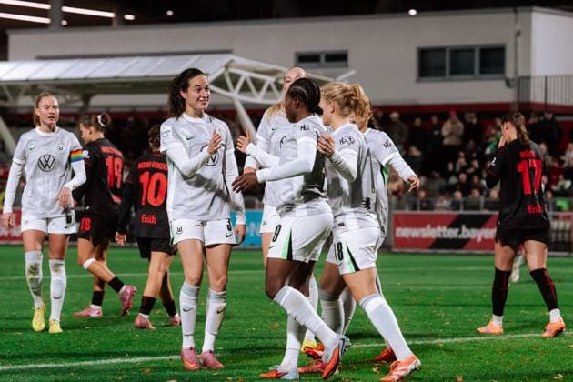 19.10.25, Frauen, Fussball, Google Pixel Frauen Bundesliga, Saison 2025 2026, Bayer 04 Leverkusen - VfL Wolfsburg, 7. Spieltag Lineth Beerensteyn ( 9 - VfL Wolfsburg) Jubel über Tor zum 4:1 Leverkusen Ulrich-Haberland-Stadion NRW Deutschland