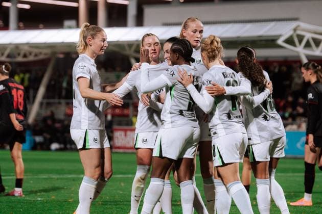19.10.25, Frauen, Fussball, Google Pixel Frauen Bundesliga, Saison 2025 2026, Bayer 04 Leverkusen - VfL Wolfsburg, 7. Spieltag Lineth Beerensteyn ( 9 - VfL Wolfsburg) Jubel über Tor zum 4:1 Leverkusen Ulrich-Haberland-Stadion NRW Deutschland